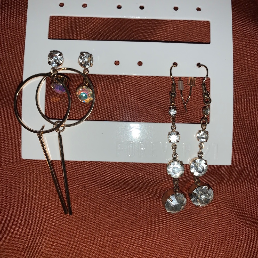 ⭐️ 5 for $15 ⭐️ 2 pair of Earrings